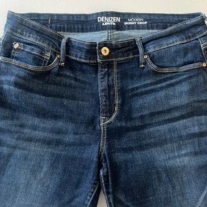 Levi’s Denizen modern skinny crop size 14